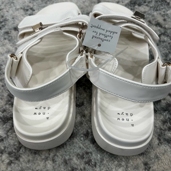 New White chunky Sandals with gold hardware - Picture 5 of 6